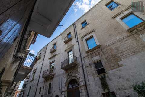 Passeggiata tra le dimore nobiliari di Bari Vecchia con visita all'imponente Palazzo Verrone